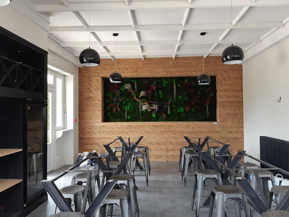 Rénovation menuiserie intérieure restaurant à Anglefort