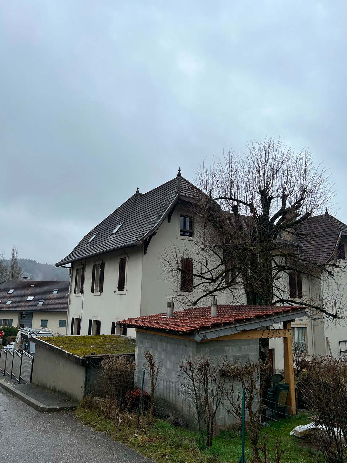 Toiture de la gendarmerie de Groisy